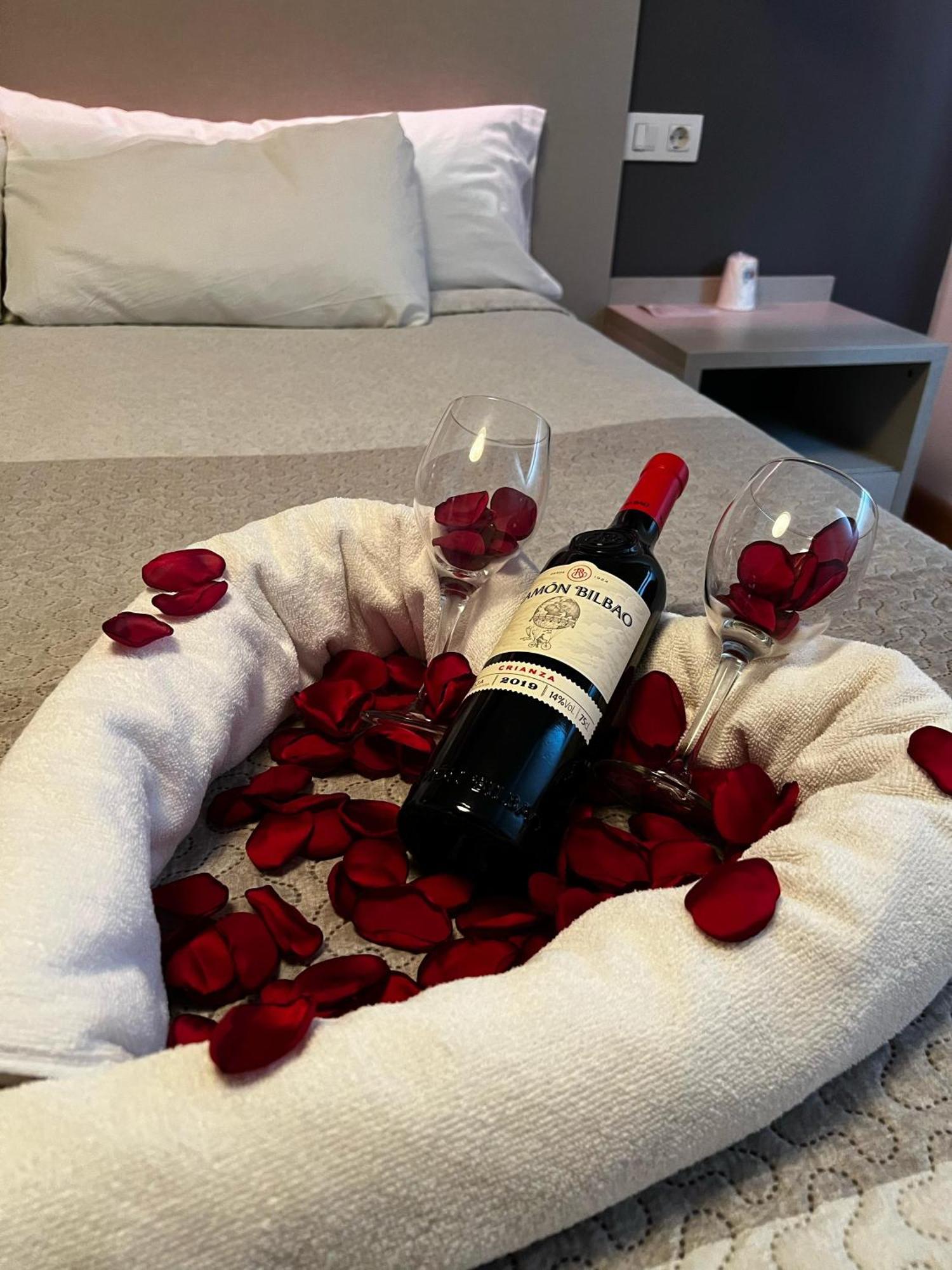Hello Villarreal Suites Vila-real Bagian luar foto